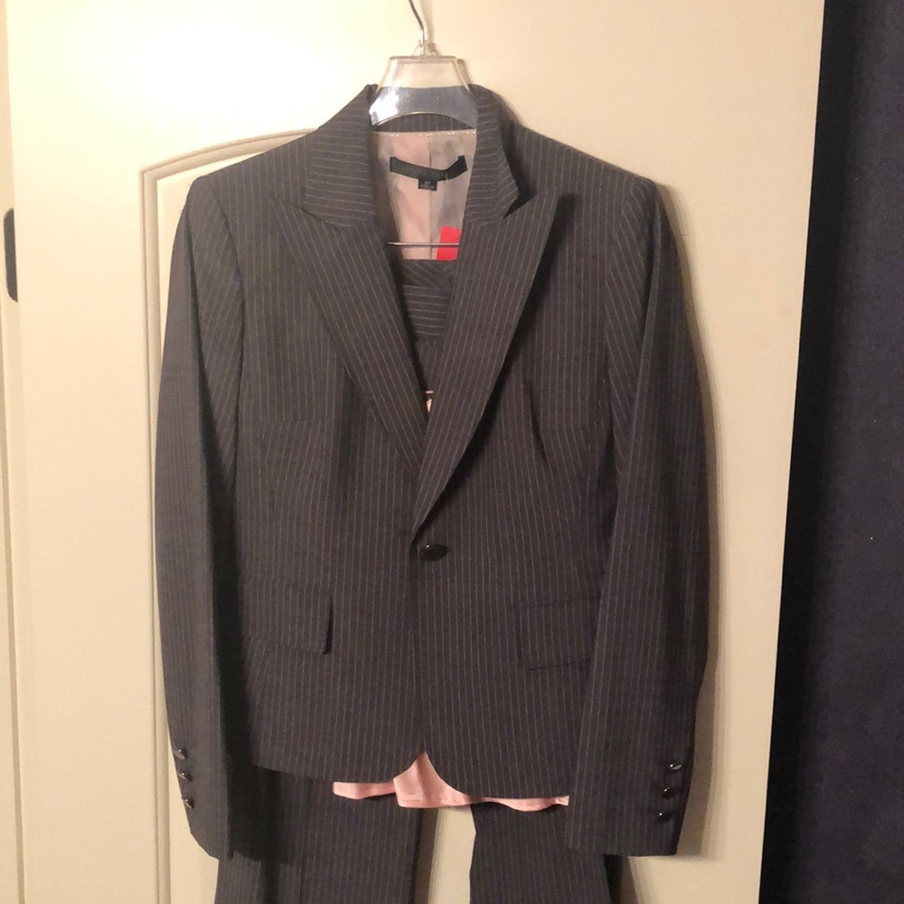 Brand new Ann Klein, 3 piece pant suit.